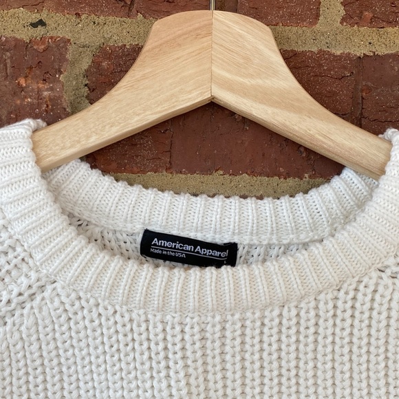 PRICE IS FIRM!American Apparel Women's Cropped White Pullover Crew Neck Sweater - Picture 3 of 16